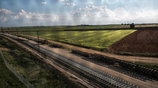 Montaje de vía en el tramo zamorano del AVE. | E. F. (Archivo) / Alberto Ferreras