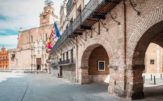 Plaza Mayor de la Hispanidad, Medina del Campo. | Shutterstock