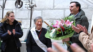 El alcalde de la localidad, Guzmán Gómez, ha dado a conocer la noticia delante de todas las cofrades, durante la cesión del bastón de mando El alcalde de la localidad, Guzmán Gómez, ha dado a conocer la noticia delante de todas las cofrades, durante la cesión del bastón de mando