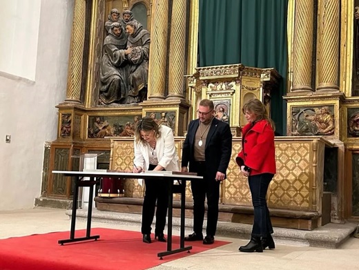 Momentos los vividos hoy durante el acto de hermanamiento del Santo Descendimiento del Señor con la Oración del Huerto y la Vera Cruz en el Hospital Simón Ruiz