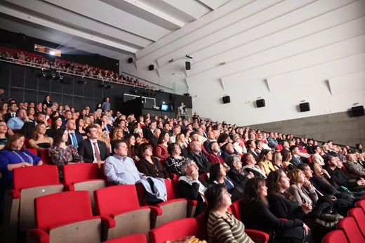 Público asistente a la inauguración de la XXXVII Semana Internacjonal de Cine en el auditorio Municipal "Emiliano Allende" de Medina del Campo.