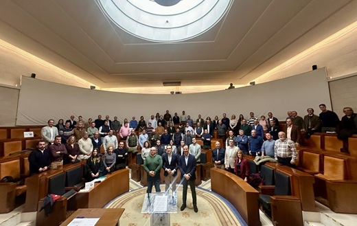 M&aacute;s de 34 ayuntamientos y 4 diputaciones provinciales han refrendado el Manifiesto de Valladolid, con el que m&aacute;s de 30 comunidades de regantes de toda Espa&ntilde;a, que representan el 70% de la superficie total de regad&iacute;o con aguas subterr&aacute;neas, exigen un Plan Estatal que garantice la gesti&oacute;n sostenible del recurso.