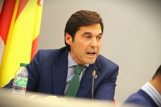 Luis Carlos Salcedo, portavoz del Partido Popular en Medina del Campo, durante el pleno de octubre 2025 // de la Fuente