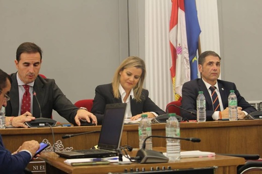 Bancada presidencial del pleno extraordinario // Paula de la Fuente