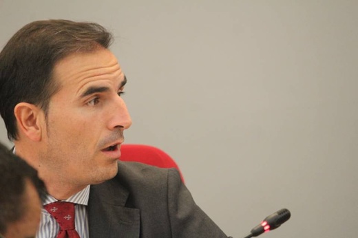 Guzm&aacute;n G&oacute;mez al ver la bolsa de basura Luis Manuel Pascual// Paula de la Fuente