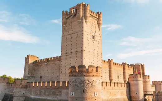 Castillo de la Mota de Medina del Campo.. | Shutterstock