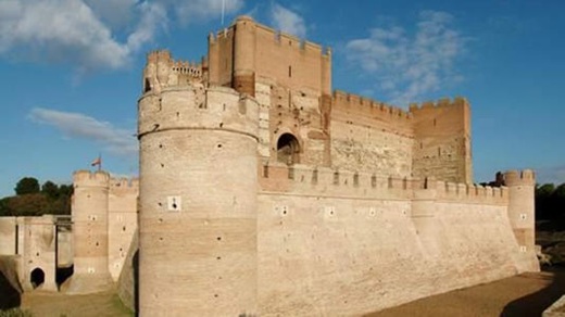 En este imponente castillo, con una torre de casi 40 metros, estuvo recluida Juana I