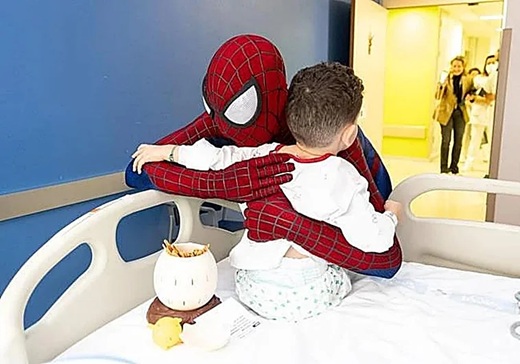 El Spiderman que lleva once a&ntilde;os llevando alegr&iacute;as a los ni&ntilde;os hospitalizados se despide en R&iacute;o Hortega Alberto