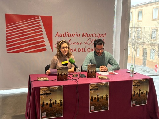 Cristina Aranda, concejala de Cultura del Ayuntamiento de Medina del Campo y Javier Casado, t&eacute;cnico de cultura del Ayuntamiento de Medina del Campo // Foto La Voz