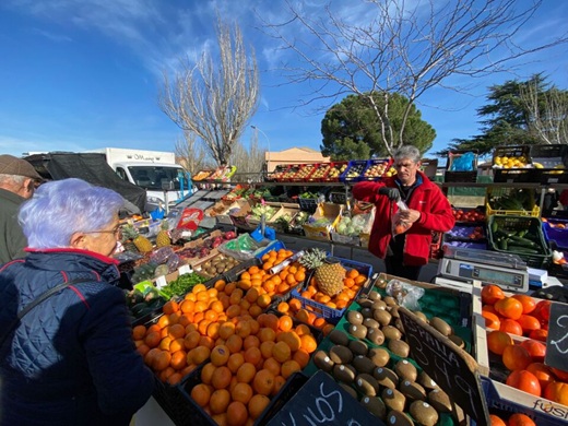 Uno de los puestos que se ubica en el Mercadillo Dominical // Foto: La Voz
