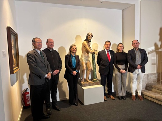 Autoridades en la presentaci&oacute;n de las nuevas piezas del Archivo Sim&oacute;n Ruiz // Fuente: La Voz de Medina Digital.