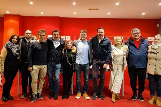 Luis Manuel Pascual y la ejecutiva local al ser seleccionado secretario general // Fuente: PSOE