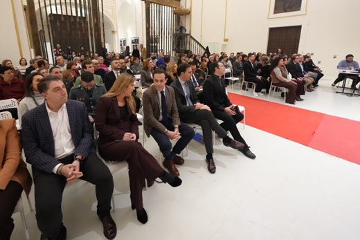 Autoridades y p&uacute;blico asistente a la presentaci&oacute;n en la antigua iglesia del Hospital Sim&oacute;n Ruiz. Fuente: RR. SS. Diputaci&oacute;n de Valladolid