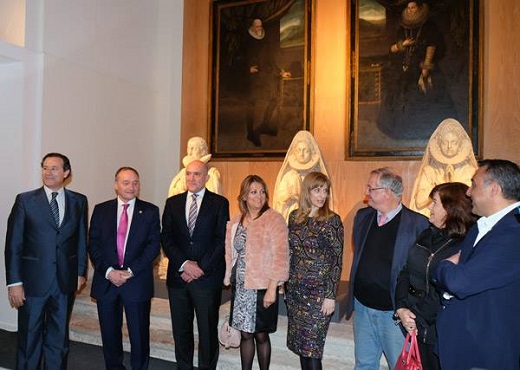 Antonio Sánchez del Barrio, director del Museo de las Ferias, Daniel Miguel, rectos de la Universidad de Valladolid, Jesús Julio Carnero García. Presidente de la Diputación Provincial de Valladolid, Teresa López Martín. Alcaldesa de Medina del Campo y Presidenta de la Fundación Museo de las Ferias, Mar Sancho Sanz. Directora General de Políticas Culturales de la Junta de Castilla y León y Severiano Hernández Vicente. Subdirector General de los Archivos Estatales, del Ministerio de Educación Cultura y Deporte.