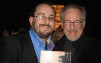 Borja Cobeaga, con el director Steven Spielberg. / EL NORTE