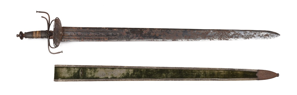 Espada llamada “de Cristóbal de Mondragón”.Hoja toledana, 1576-1608 / Inscripción: DE · LVIS / DE · AIALA (marcado) Guarnición hacia 1728.Acero (la hoja); hierro (la guarnición); madera, terciopelo verde, hilo de plata y hierro (la vaina). Long. total: 96 cm; long. hoja: 79 cm; ancho hoja: 5,8 cm; vaina: 82 x 6,2 cm
Herederos de Dª María Teresa Murga Mugártegui. Torre Vidarte, Marquina (Vizcaya) ( REGRESAMOS )